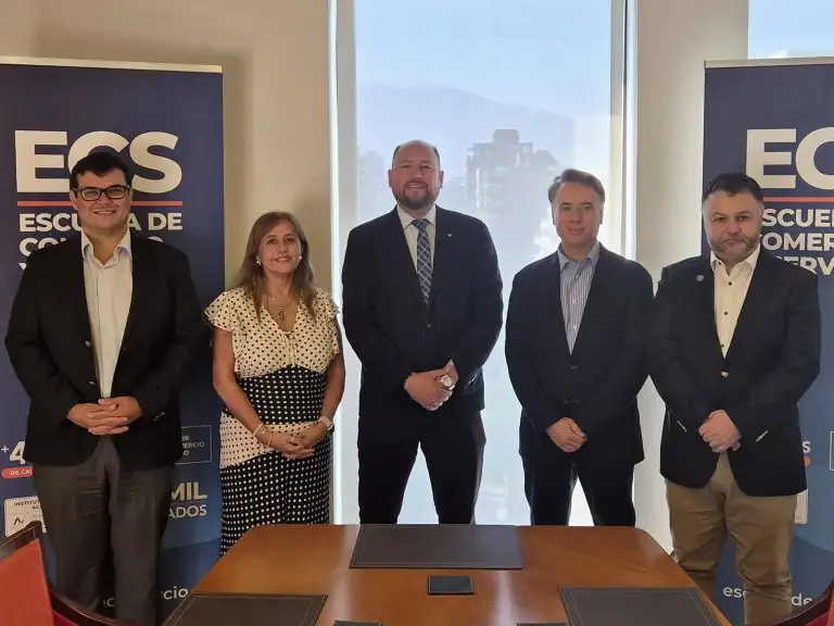 Pedro Rojas, secretario general ECS; Patricia Ávarez, directora de Educación Continua ECS; Jorge Luis Coca, director general CADI; Fernando Martínez, rector ECS; Eduardo Hernández, vicerrector académico ECS.